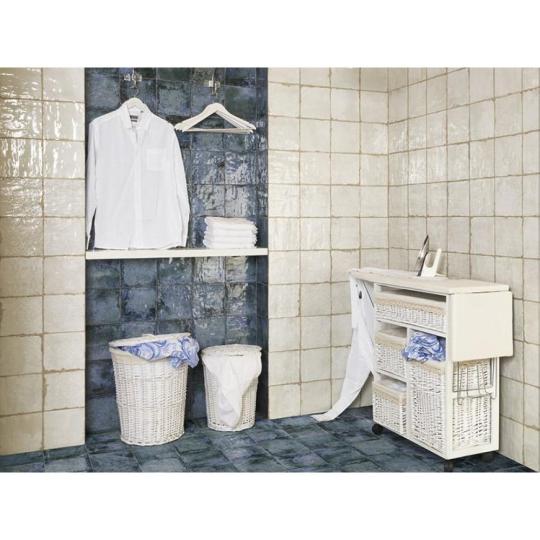 antikolt feher csempe mediterran vintage rusztikus burkolat furdoszoba konyha vilagos klasszikus fenyes burkolatok lameridiana lakberendezes egyedi csempek mainzu livorno blanco burkolatok patinas country.jpg